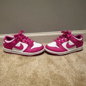 Kids Nike pink sneaker